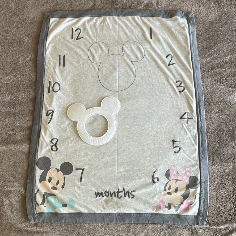 Disney baby Mickey and Minnie Mouse. Milestone blanket with Mickey Mouse marker